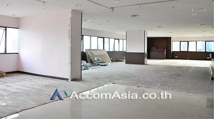 unit Office space For Rent in Sukhumvit, Bangkok  near BTS Ekkamai (AA15040)